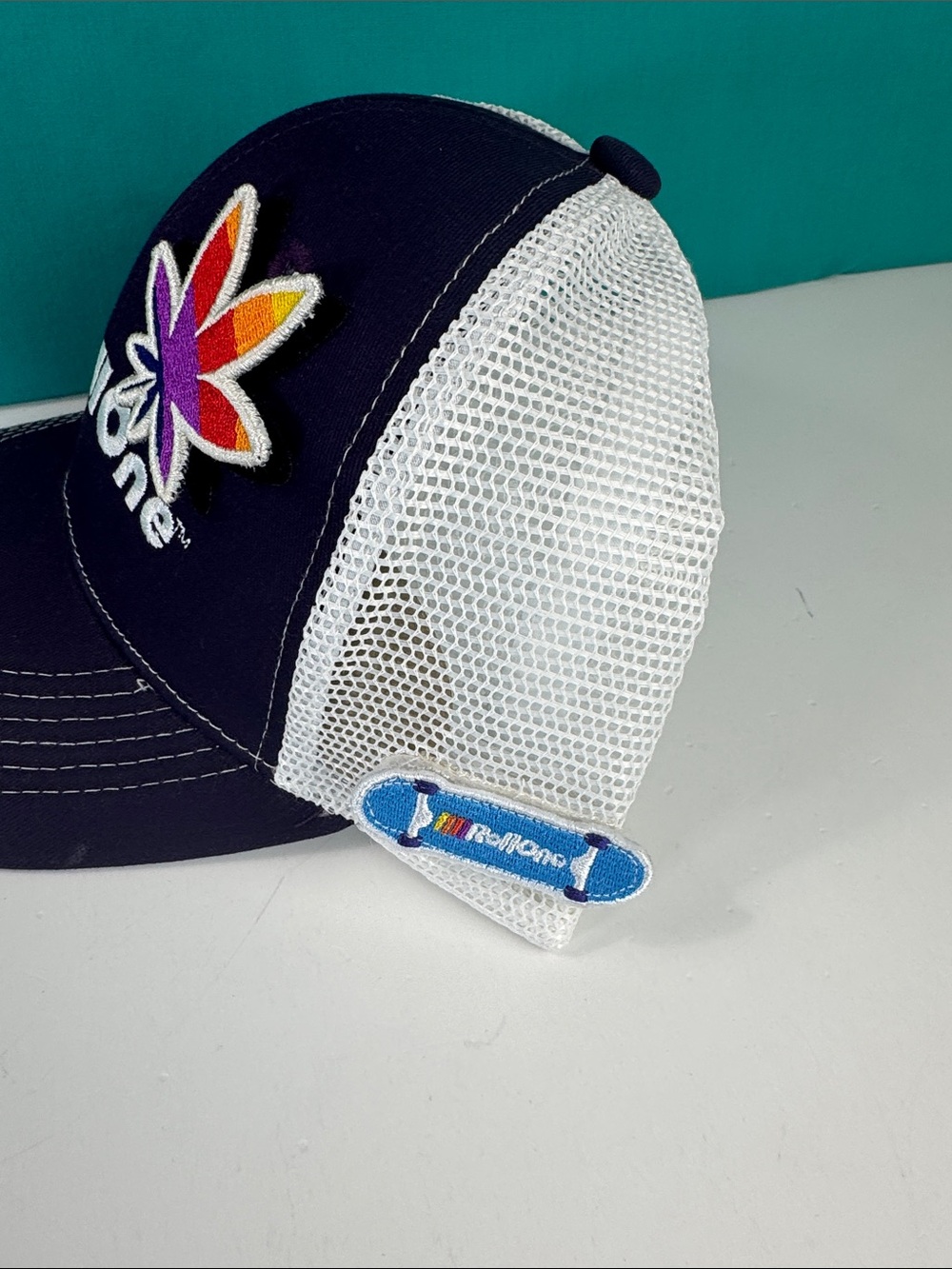 Roll One Trucker Hat SnapBack Mesh Cap leaf skateboard peace sign removable - Picture 3 of 4